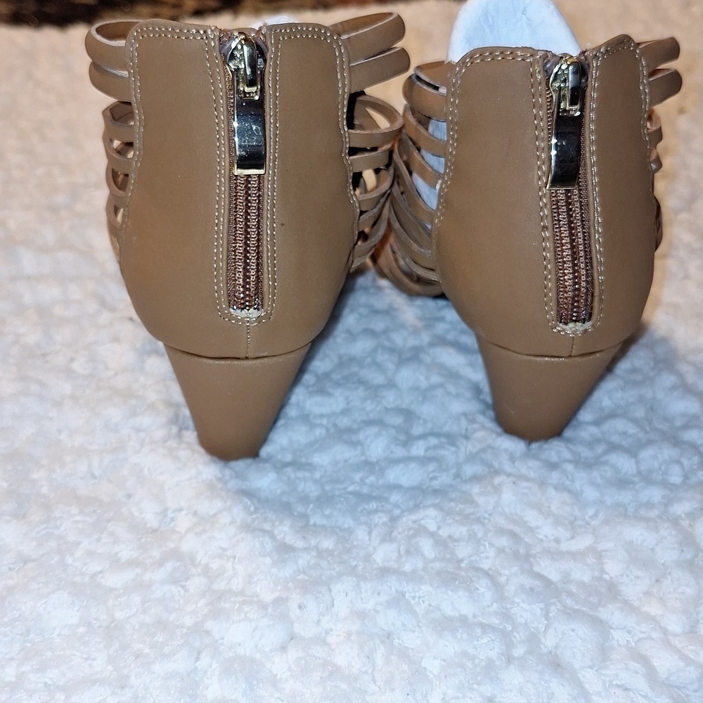 Womens Cato Strappy Brown Zipper Sandals Size 7.  NWOB - Picture 3 of 4